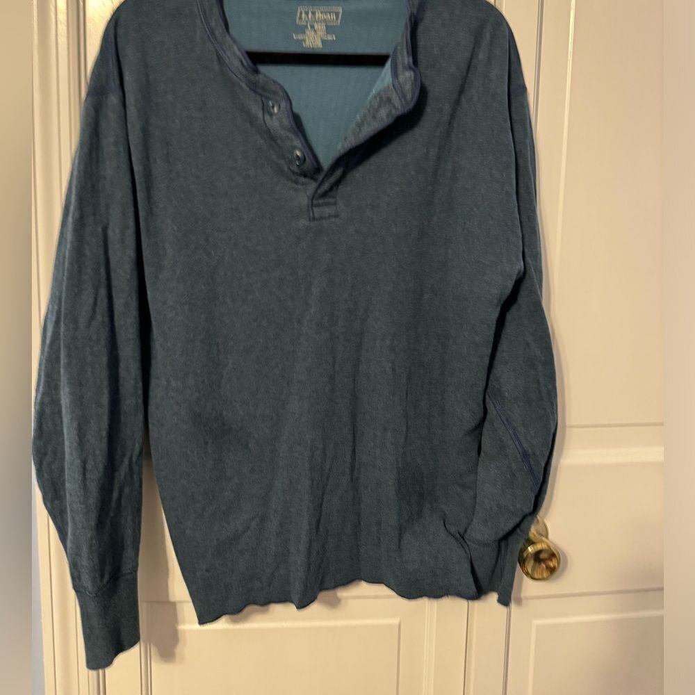 LL Bean Men’s Pullover Shirt. Comfy, Dressed up or down, top buttons. Large